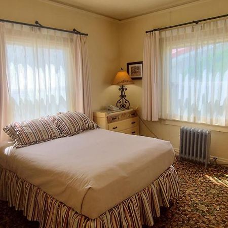 Historic Dow Hotel โลนไพน์ ภายนอก รูปภาพ