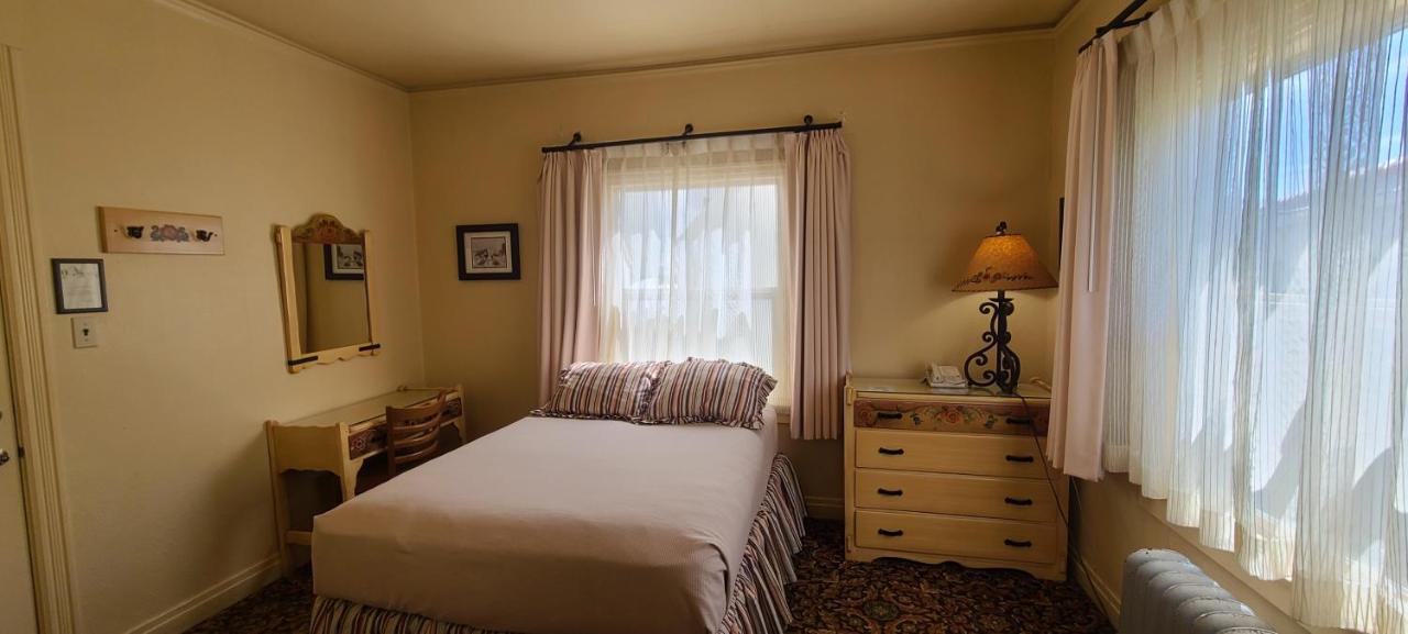 Historic Dow Hotel โลนไพน์ ภายนอก รูปภาพ
