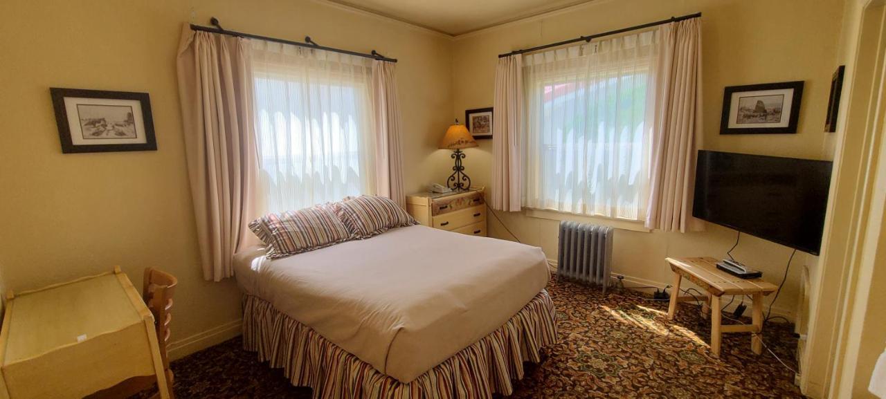 Historic Dow Hotel โลนไพน์ ภายนอก รูปภาพ