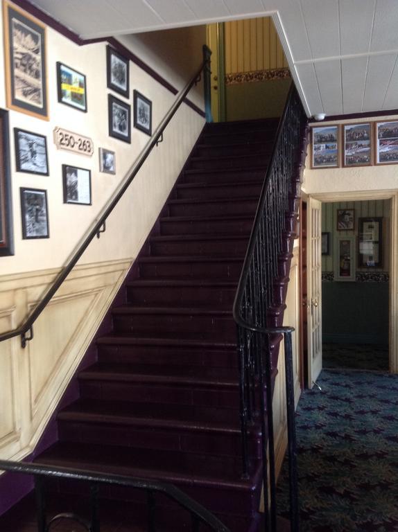 Historic Dow Hotel โลนไพน์ ภายนอก รูปภาพ